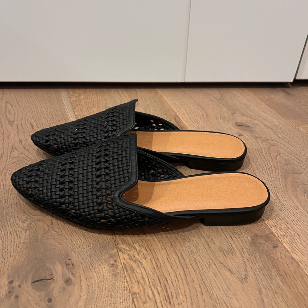Universal Thread Black Woven Slippers - Picture 2 of 4